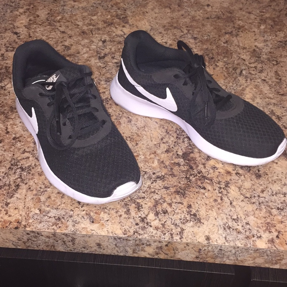 Black Nike Tanjun Sneakers